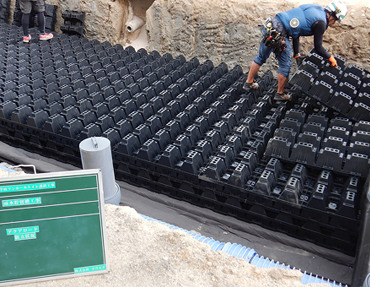 豪雨対策として道路下に雨水貯留浸透を構築